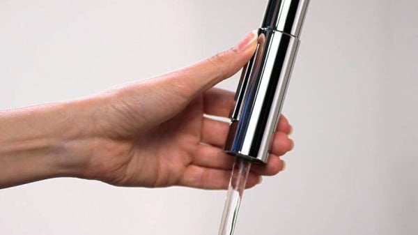 Hansgrohe Focus Tek kollu eviye bataryası 240, çekilebilir el duşu ile